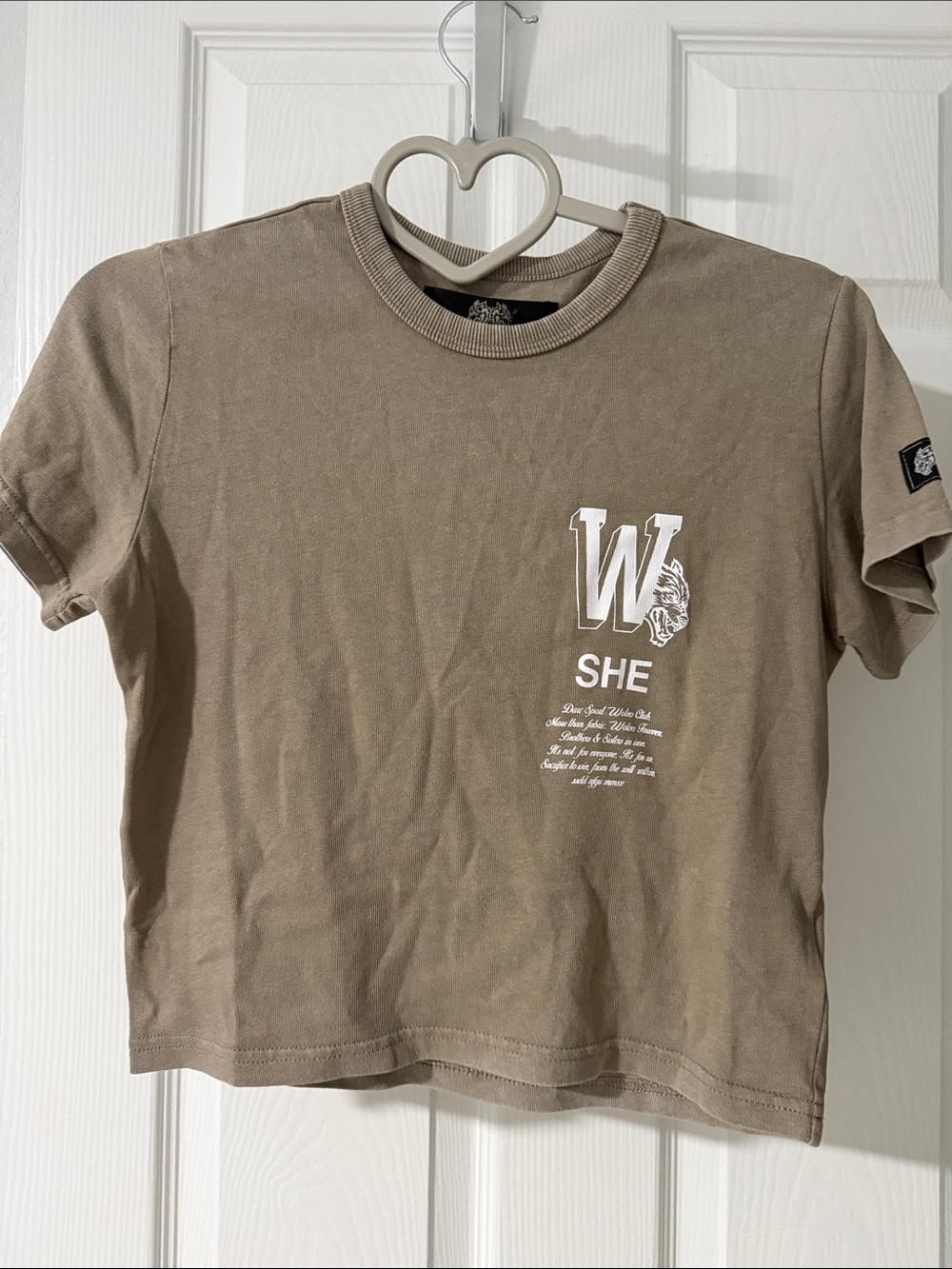 Darc Sport SHE Graphic Crop Tee in Olive